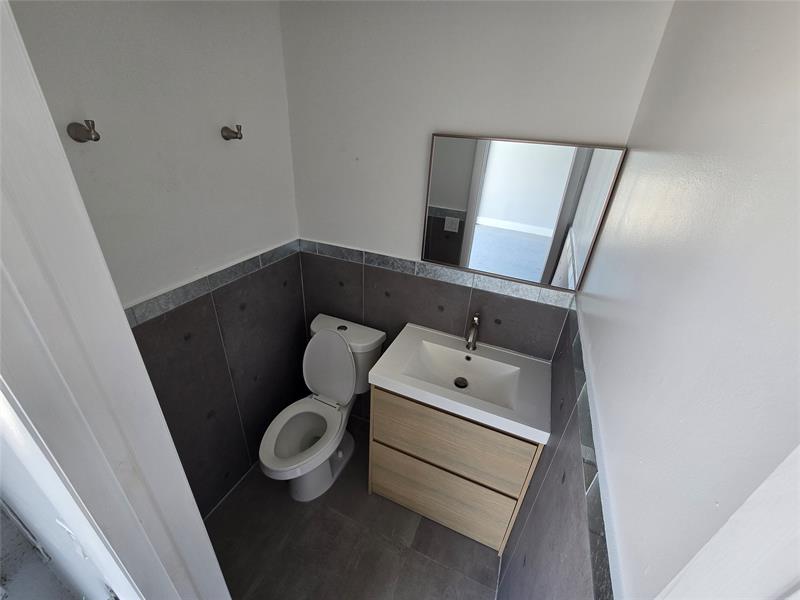 Convenient Commercial Office